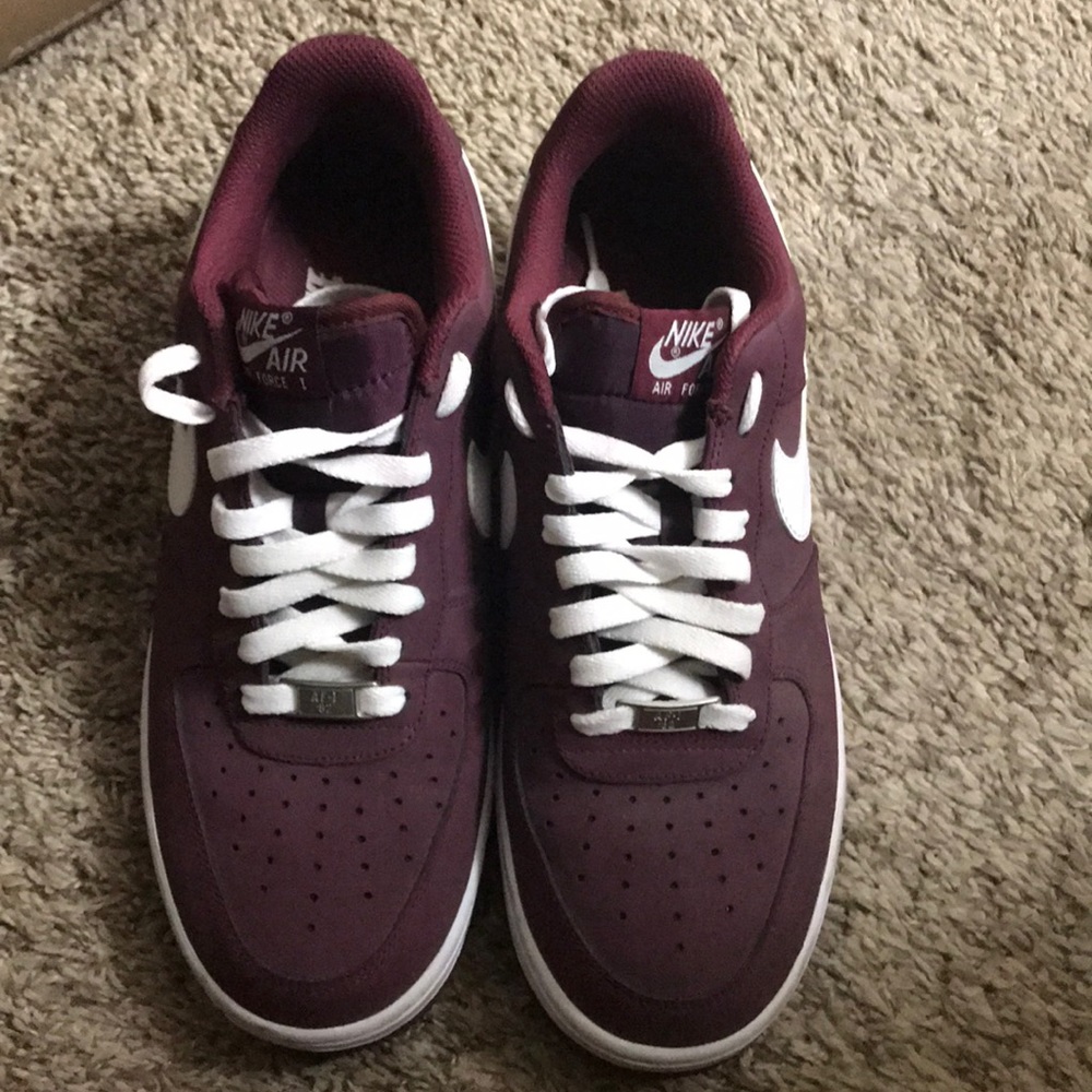 Nike Air Force 1 - Color Burgandy/Maroon